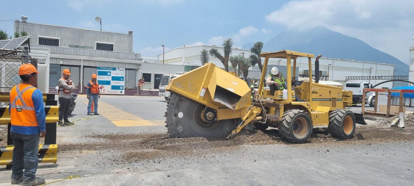 Apertura de zanja para red subterránea de gas